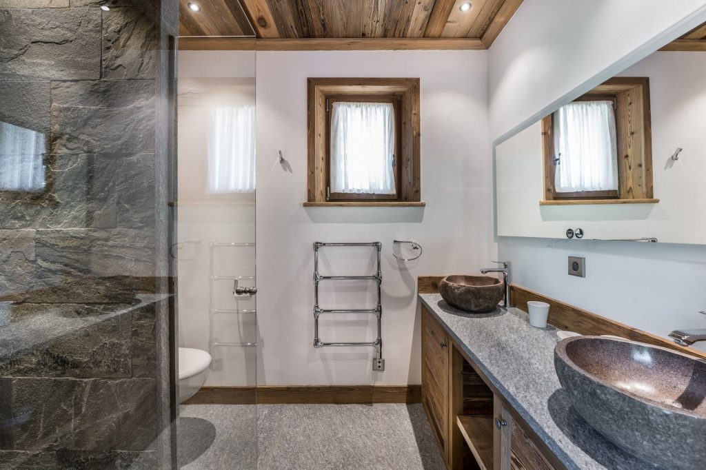 Chalet luxe avec hammam et piscine intérieure chauffée – 6 chambres – 14 voyageurs – 660 m²