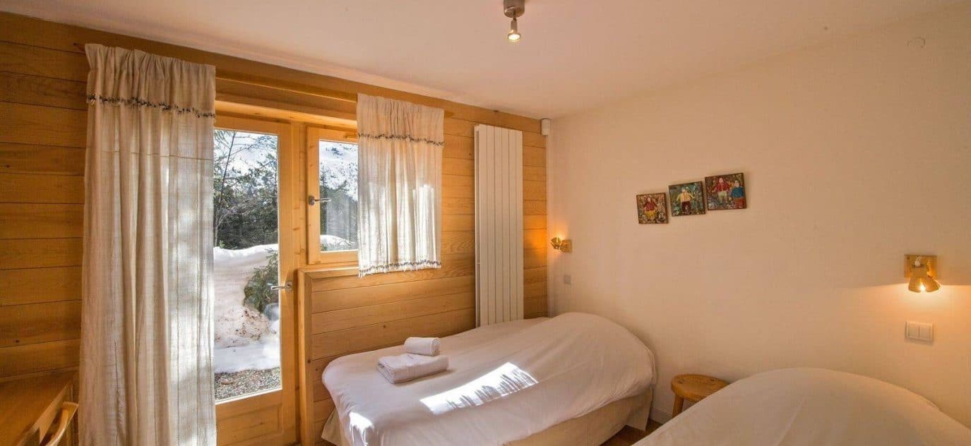 Chalet individuel avec accès direct aux pistes de ski – 6 chambres – 12 voyageurs – 300 m²