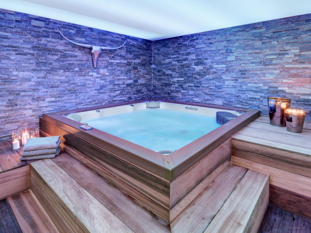 Chalet individuel avec jacuzzi intérieur et sauna – 5 chambres – 10 voyageurs – 185 m²