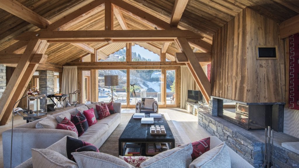 Chalet individuel avec hammam, jacuzzi extérieur, piscine extérieure privée chauffée, salles de massage, de sport et de jeux – 6 chambres – 12 voyageurs – 600 m²
