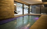 Chalet individuel de luxe avec hammam, piscine intérieure privée chauffée, sauna, salles de massage, de sport et de cinéma – 7 chambres – 14 voyageurs – 500 m²
