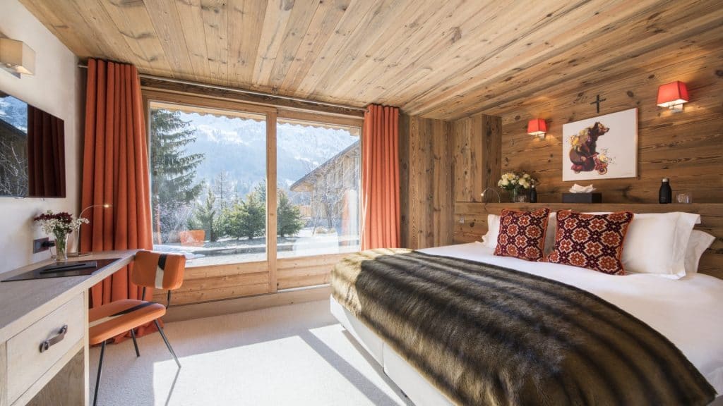 Chalet individuel avec hammam, jacuzzi extérieur, piscine extérieure privée chauffée, salles de massage, de sport et de jeux – 6 chambres – 12 voyageurs – 600 m²