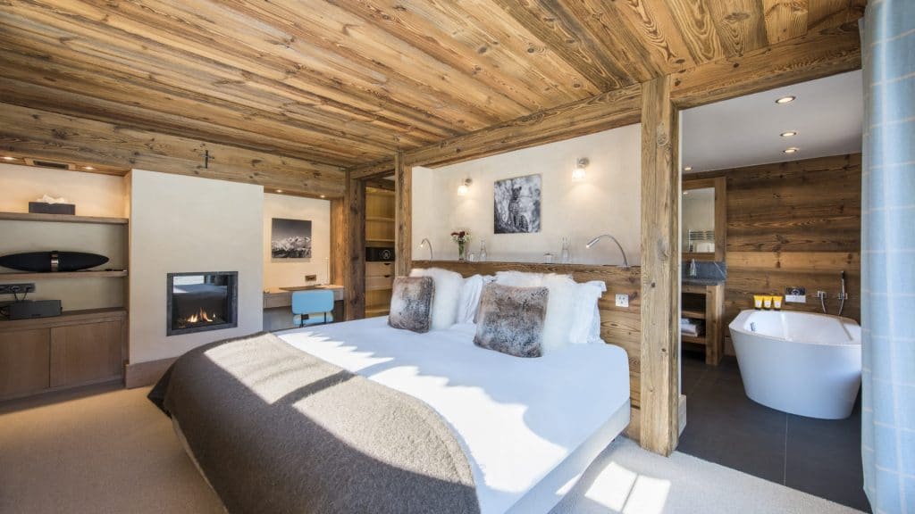 Chalet individuel avec hammam, jacuzzi extérieur, piscine extérieure privée chauffée, salles de massage, de sport et de jeux – 6 chambres – 12 voyageurs – 600 m²