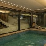 Chalet individuel de luxe avec hammam, piscine intérieure privée chauffée, sauna, salles de massage, de sport et de cinéma – 7 chambres – 14 voyageurs – 500 m²