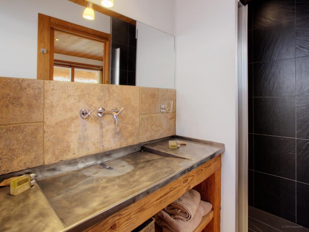 Chalet individuel avec jacuzzi intérieur et sauna – 5 chambres – 10 voyageurs – 185 m²