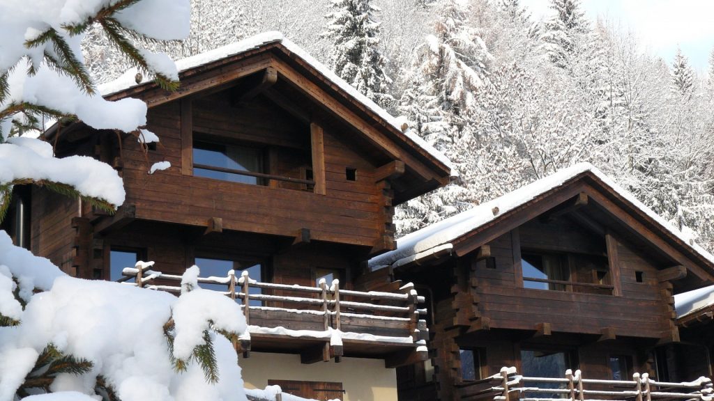 Chalet individuel avec piscine et jacuzzi – 4 chambres – 8 voyageurs