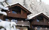 Chalet individuel avec piscine et jacuzzi – 4 chambres – 8 voyageurs