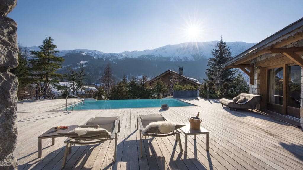 Chalet individuel avec hammam, jacuzzi extérieur, piscine extérieure privée chauffée, salles de massage, de sport et de jeux – 6 chambres – 12 voyageurs – 600 m²