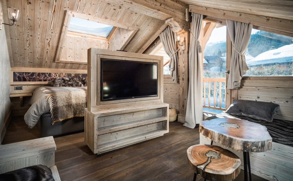 Chalet luxe avec hammam, piscine intérieure privée chauffée, sauna, salles de massage, de sport et de cinéma  – 7 chambres – 20 voyageurs – 1100 m²