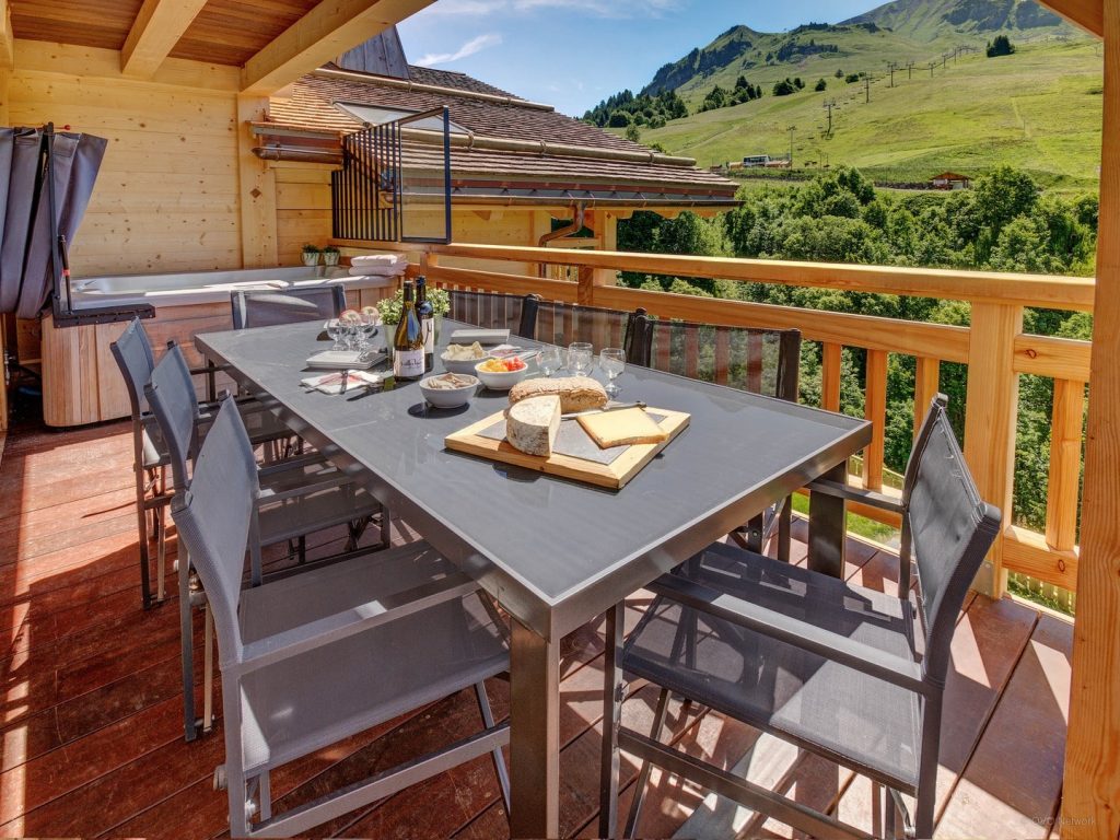 Chalet mitoyen avec jacuzzi extérieur et home cinéma – 4 chambres – 11 voyageurs – 150 m²