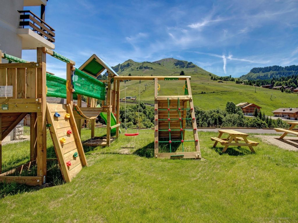 Chalet mitoyen avec jacuzzi extérieur et home cinéma – 4 chambres – 11 voyageurs – 150 m²