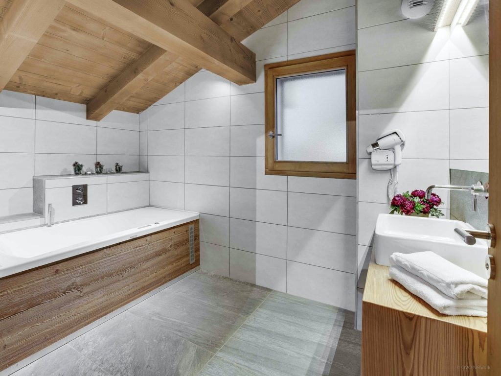 Chalet mitoyen avec jacuzzi extérieur et home cinéma – 4 chambres – 11 voyageurs – 150 m²