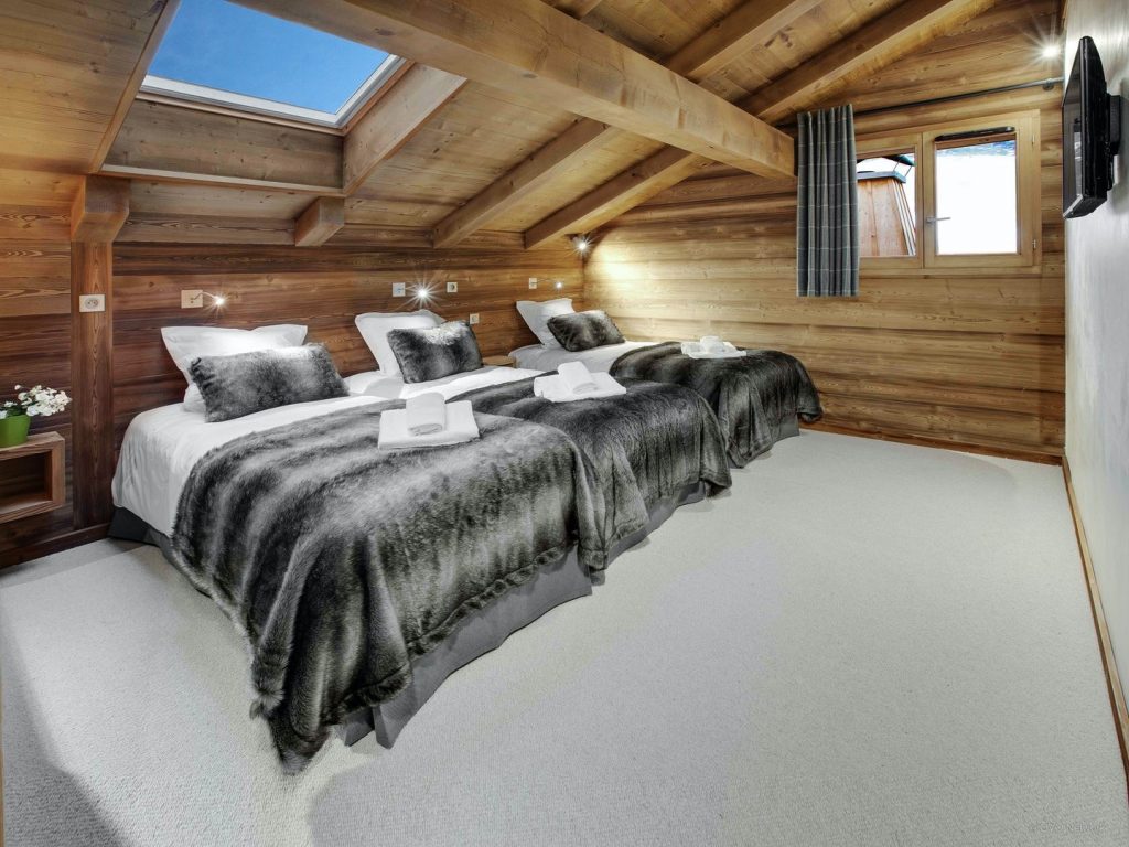 Chalet mitoyen avec jacuzzi extérieur et home cinéma – 4 chambres – 11 voyageurs – 150 m²
