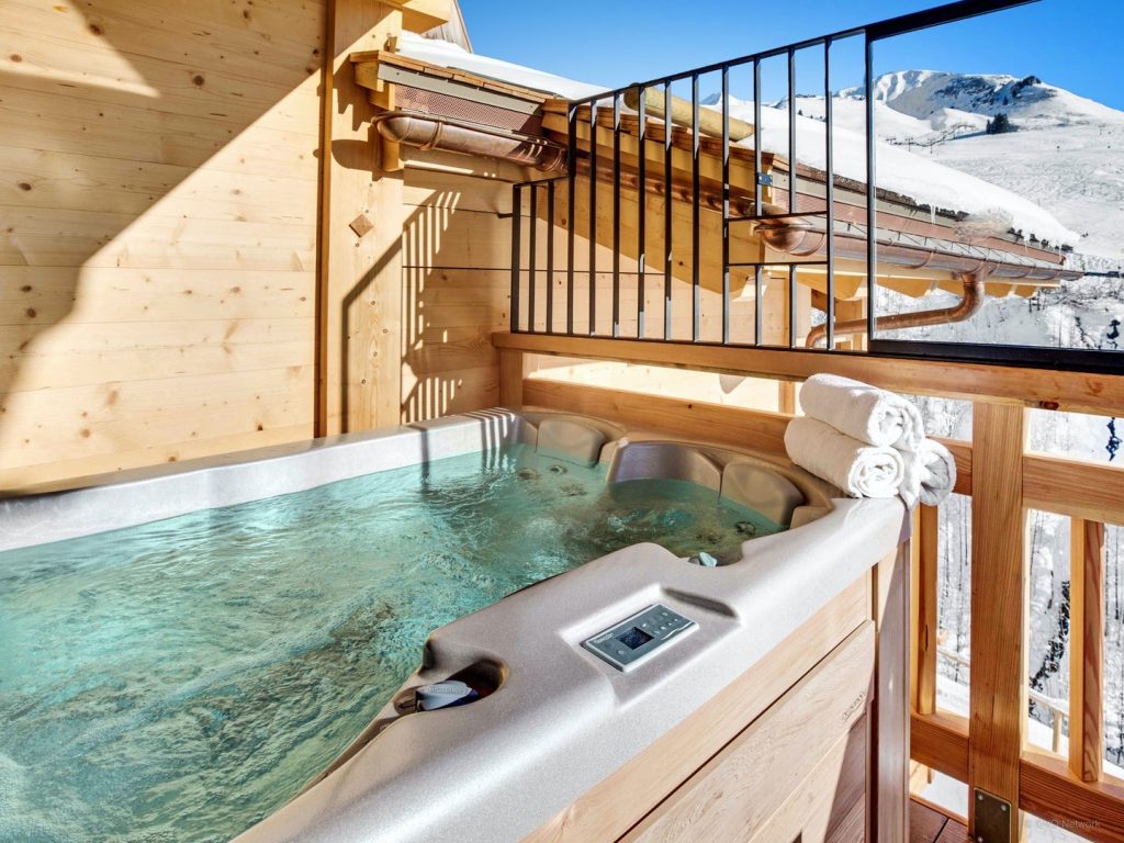 Chalet mitoyen avec jacuzzi extérieur et home cinéma – 4 chambres – 11 voyageurs – 150 m²