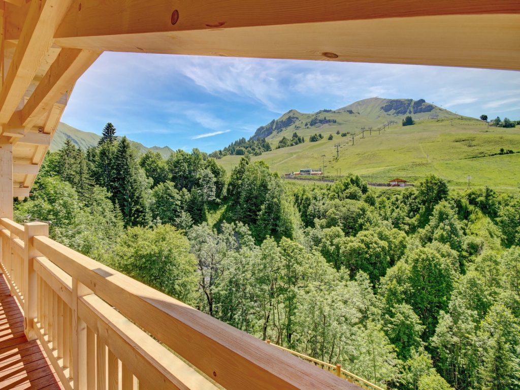 Chalet mitoyen avec jacuzzi extérieur et home cinéma – 5 chambres – 16 voyageurs – 220 m²