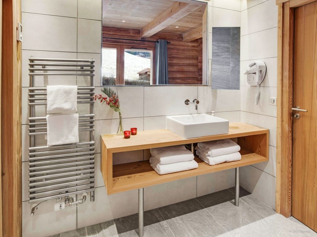 Chalet mitoyen avec jacuzzi extérieur et home cinéma – 5 chambres – 16 voyageurs – 220 m²