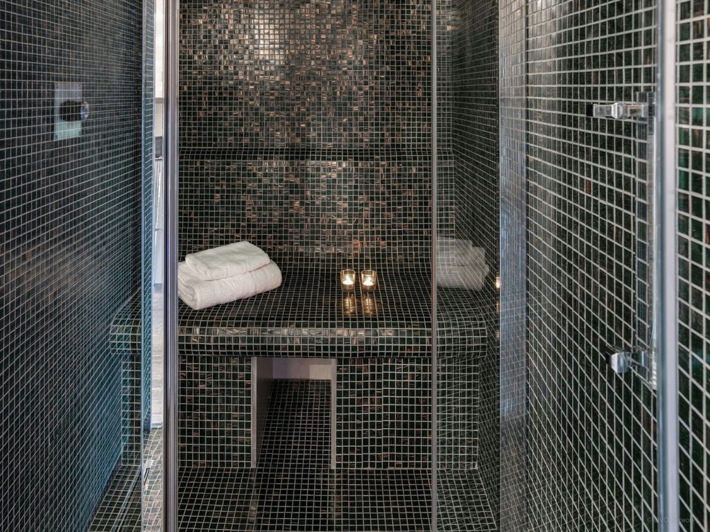 Chalet mitoyen avec jacuzzi extérieur et home cinéma – 5 chambres – 16 voyageurs – 220 m²