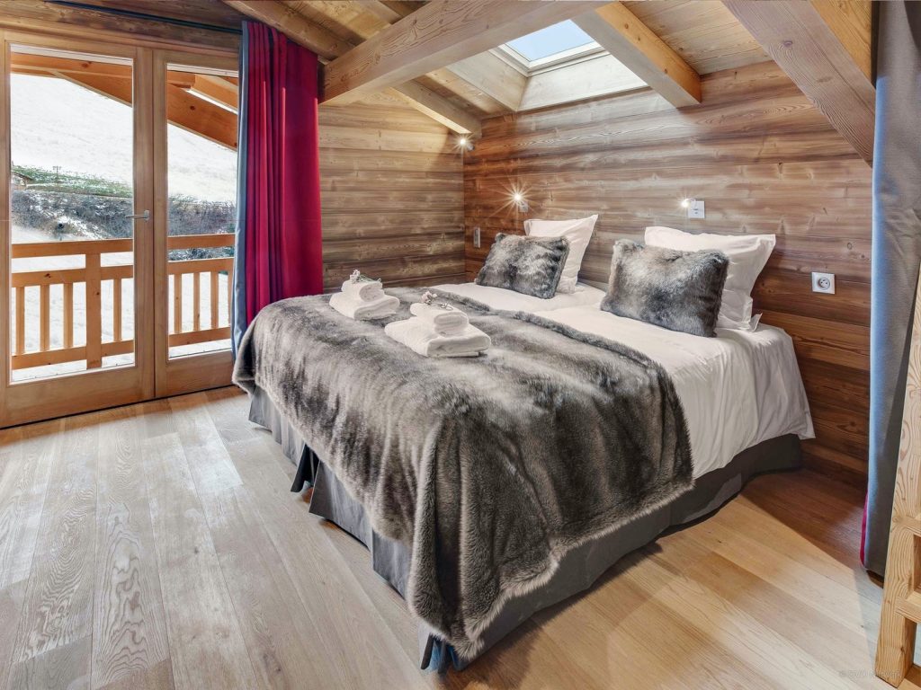 Chalet mitoyen avec jacuzzi extérieur et home cinéma – 5 chambres – 16 voyageurs – 220 m²