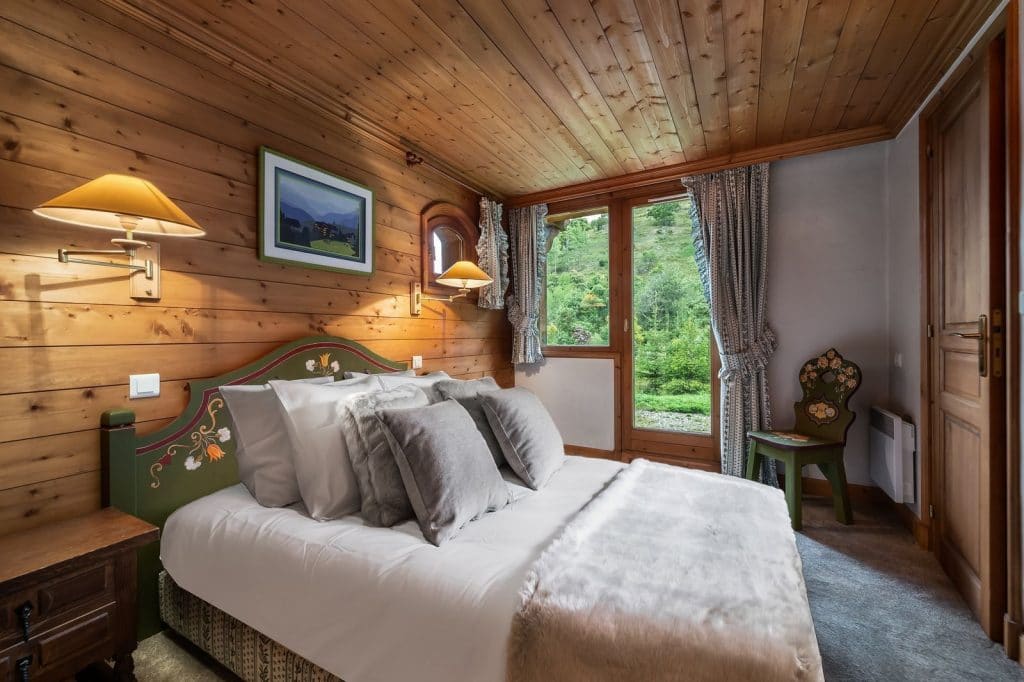 Chalet individuel avec hammam, jacuzzi extérieur, salle de massage – 7 chambres – 15 voyageurs – 320 m²