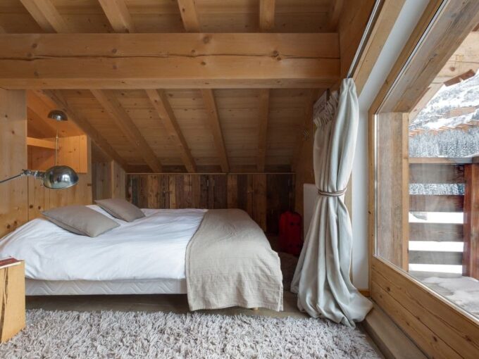 Chalet individuel avec jacuzzi extérieur et sauna – 7 chambres – 12 voyageurs – 230 m²