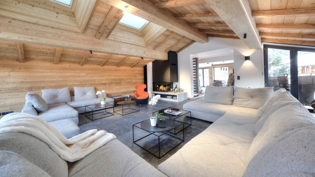 Chalet avec piscine, jacuzzi et accès direct aux pistes de ski – 5 chambres – 12 voyageurs – 372 m²
