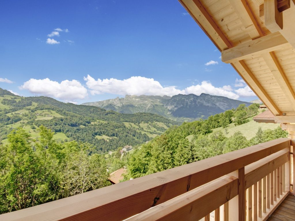 Chalet mitoyen avec jacuzzi extérieur et piscine intérieure chauffée commune – 6 chambres – 14 voyageurs – 280 m²