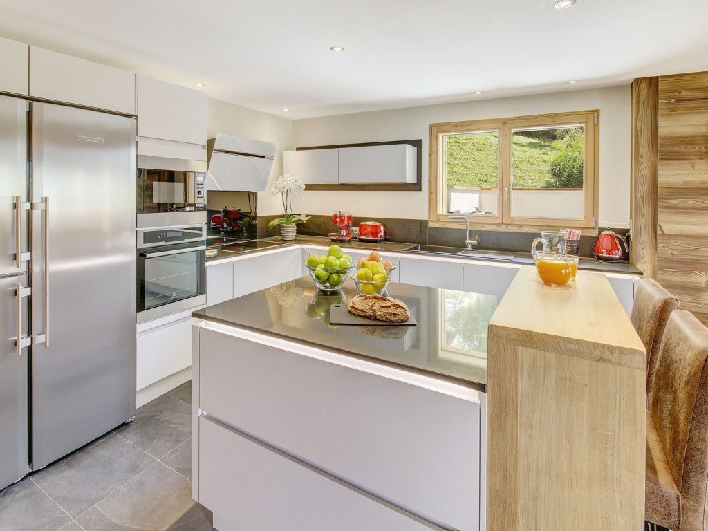 Chalet mitoyen avec jacuzzi extérieur et piscine intérieure chauffée commune – 6 chambres – 14 voyageurs – 280 m²