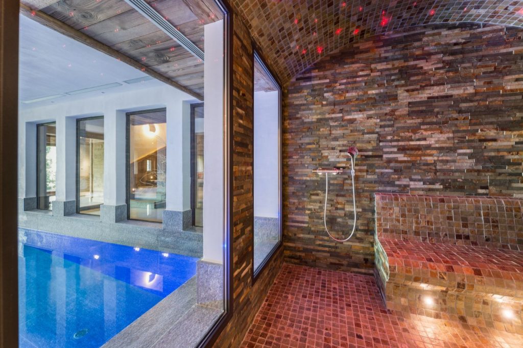 Chalet luxe avec hammam et piscine intérieure chauffée – 6 chambres – 14 voyageurs – 660 m²