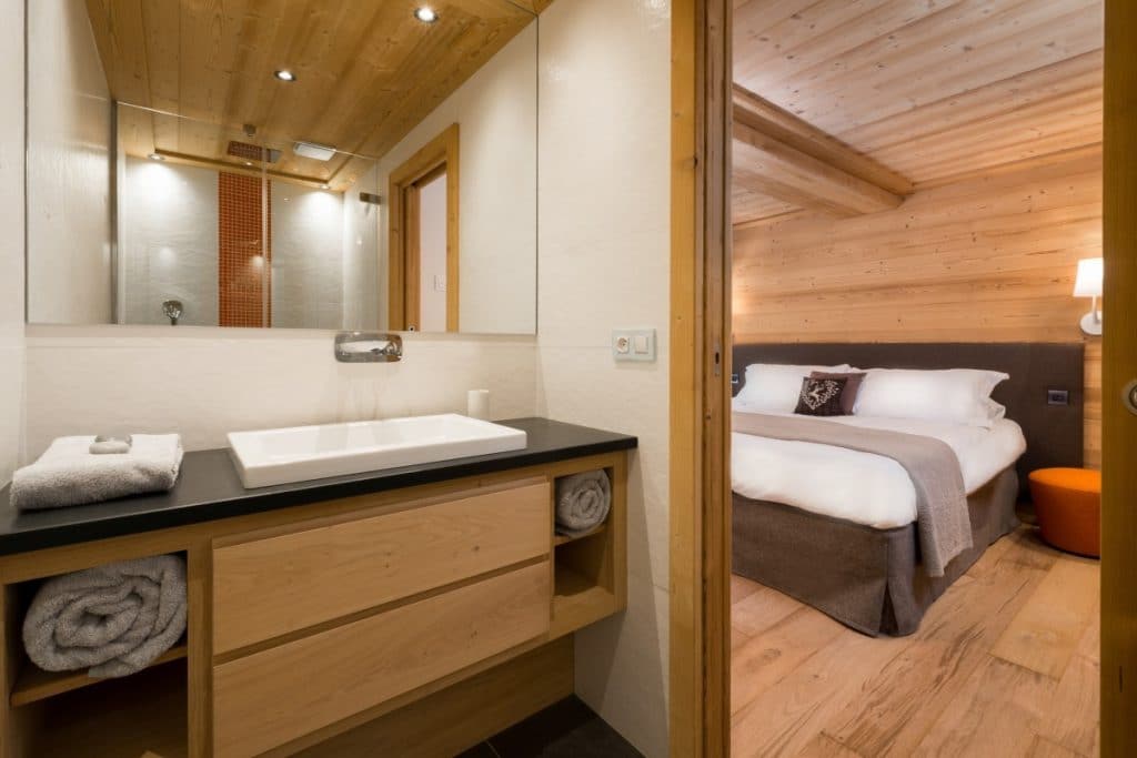 Chalet individuel avec salle de cinéma, jacuzzi extérieur – 7 chambres – 14 voyageurs – 230 m²