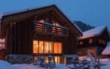 Chalet individuel avec jacuzzi extérieur et sauna – 7 chambres – 12 voyageurs – 230 m²