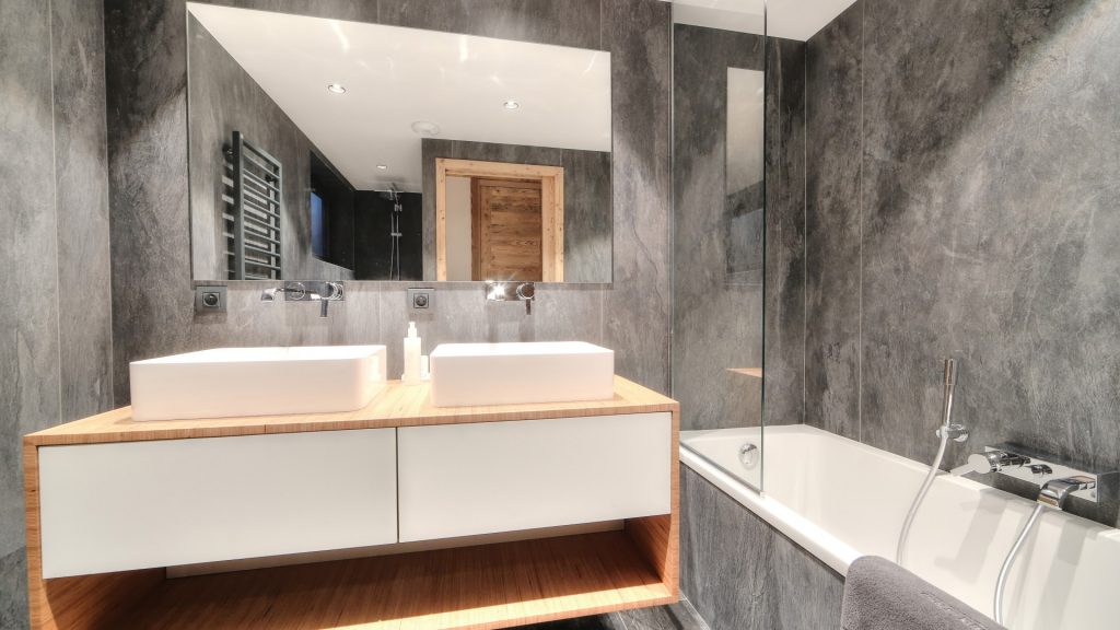 Chalet avec piscine, jacuzzi et accès direct aux pistes de ski – 5 chambres – 12 voyageurs – 372 m²