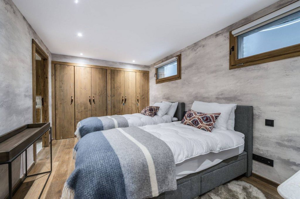 Chalet individuel avec jacuzzi extérieur – 5 chambres – 12 voyageurs – 340 m²