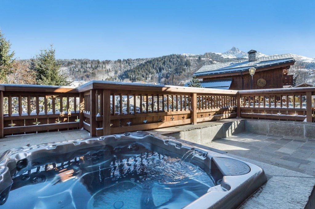 Chalet individuel avec jacuzzi extérieur – 5 chambres – 12 voyageurs – 340 m²
