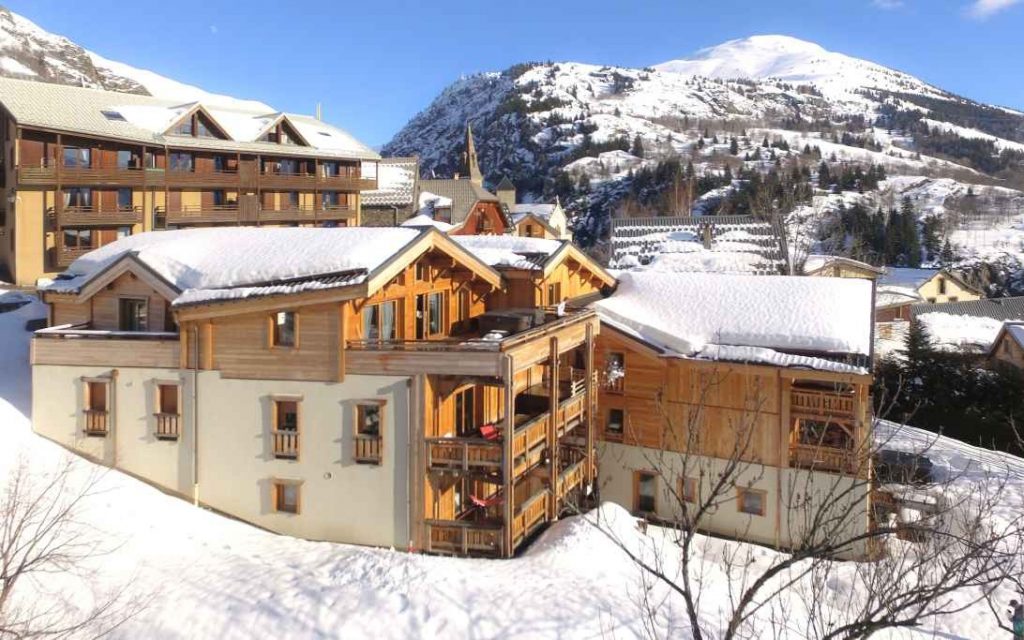 Chalet mitoyen avec accès direct aux pistes de ski – 4 chambres – 10 voyageurs – 130 m²