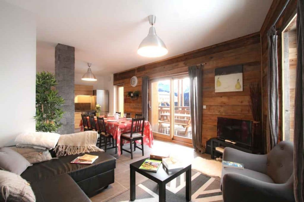 Chalet mitoyen avec accès direct aux pistes de ski – 4 chambres – 10 voyageurs – 130 m²