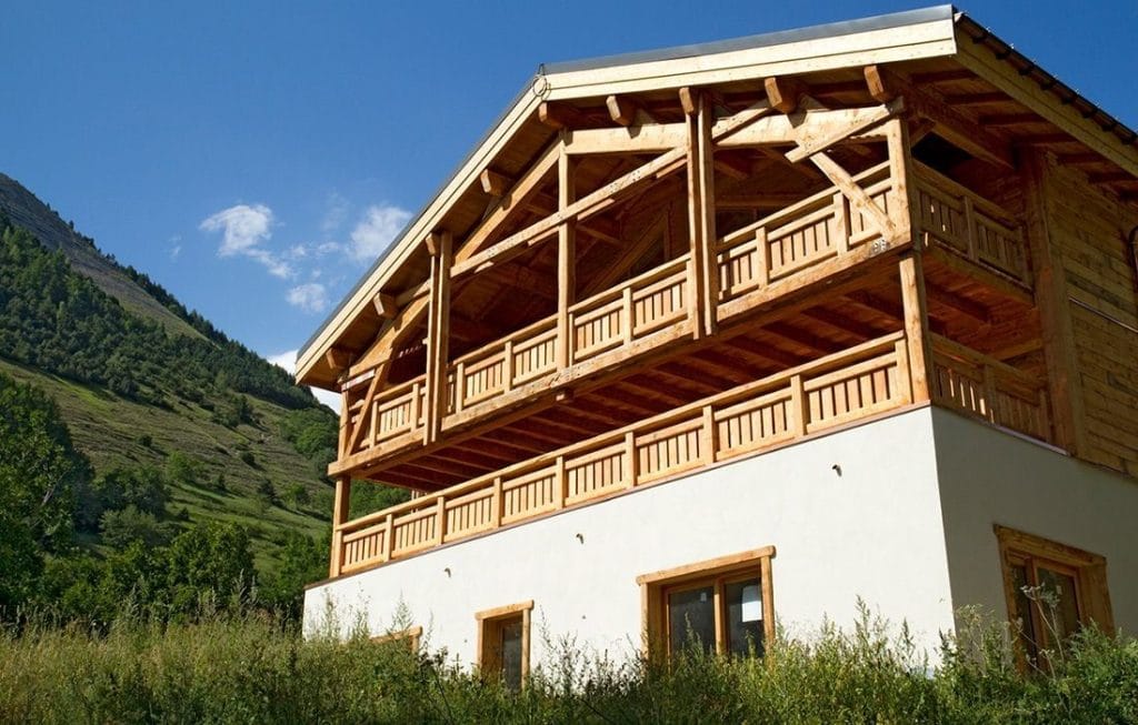 Chalet mitoyen avec accès direct aux pistes de ski – 5 chambres – 12 voyageurs – 230 m²
