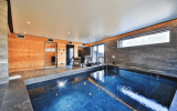 Chalet avec piscine, jacuzzi et accès direct aux pistes de ski – 5 chambres – 12 voyageurs – 372 m²