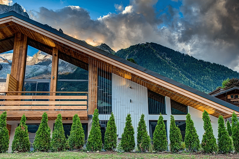 Chalet mitoyen avec jacuzzi – 5 chambres – 11 voyageurs – 220 m²