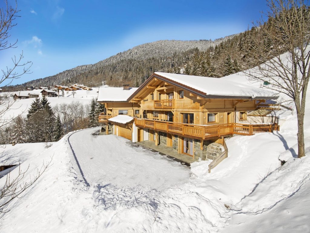 Chalet mitoyen avec jacuzzi extérieur et piscine intérieure chauffée commune – 6 chambres – 14 voyageurs – 280 m²