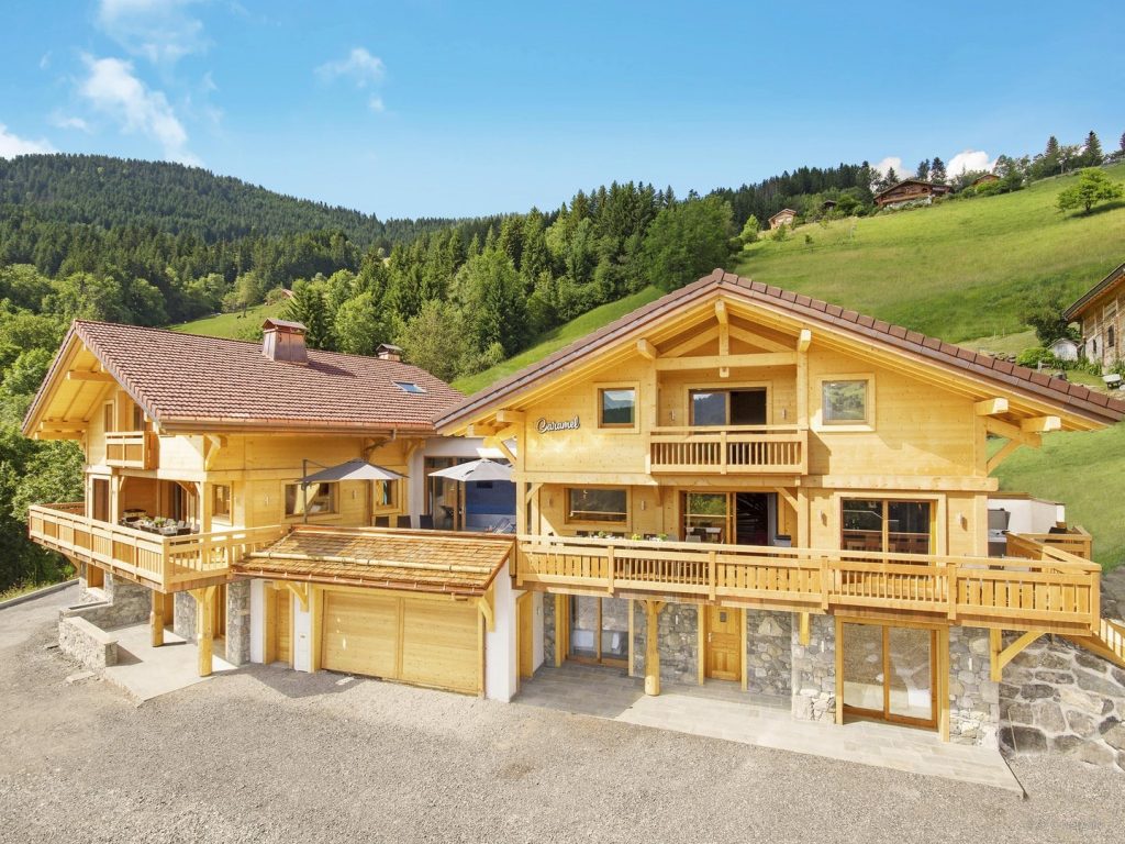 Chalet mitoyen avec jacuzzi extérieur et piscine intérieure chauffée commune – 6 chambres – 14 voyageurs – 280 m²