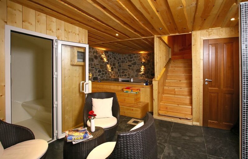 Chalet mitoyen avec hammam, jacuzzi, sauna – 5 chambres – 12 voyageurs – 200 m²