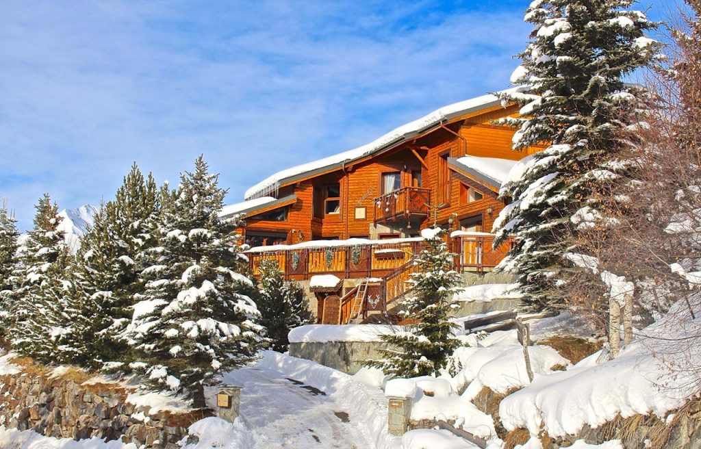 Chalet mitoyen avec jacuzzi, salle de sport, sauna – 5 chambres – 12 voyageurs – 300  m²