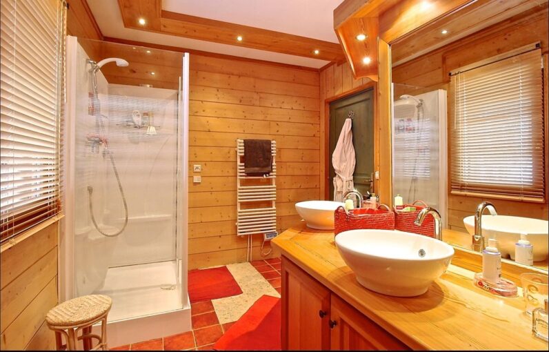 Chalet mitoyen avec jacuzzi, salle de sport, sauna – 5 chambres – 12 voyageurs – 300  m²
