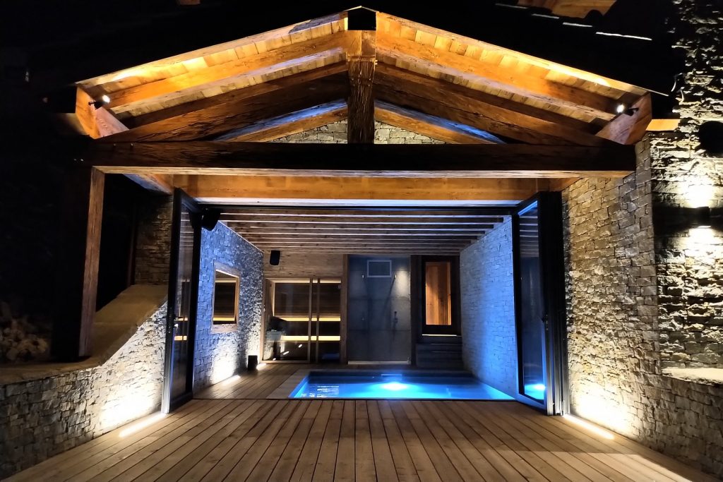 Chalet individuel avec piscine intérieure privée chauffée et sauna – 5 chambres – 14 voyageurs – 340 m²