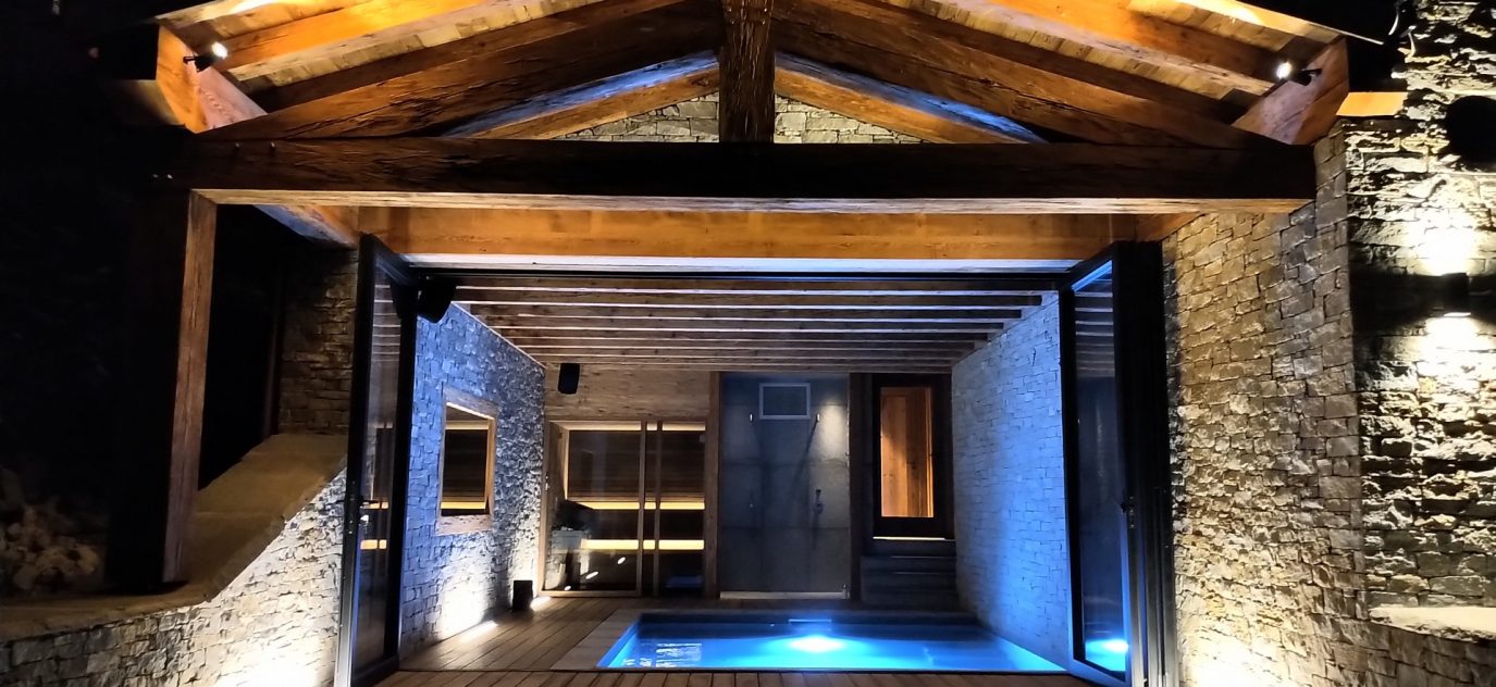 Chalet individuel avec piscine intérieure privée chauffée et sauna – 5 chambres – 14 voyageurs – 340 m²