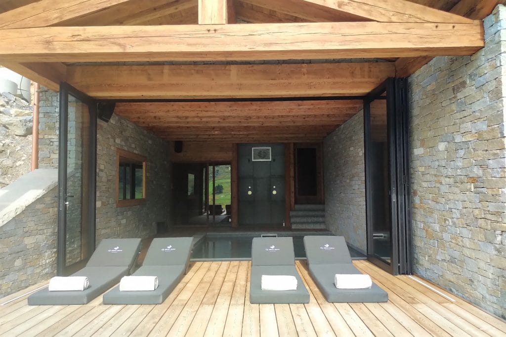 Chalet individuel avec piscine intérieure privée chauffée et sauna – 5 chambres – 14 voyageurs – 340 m²