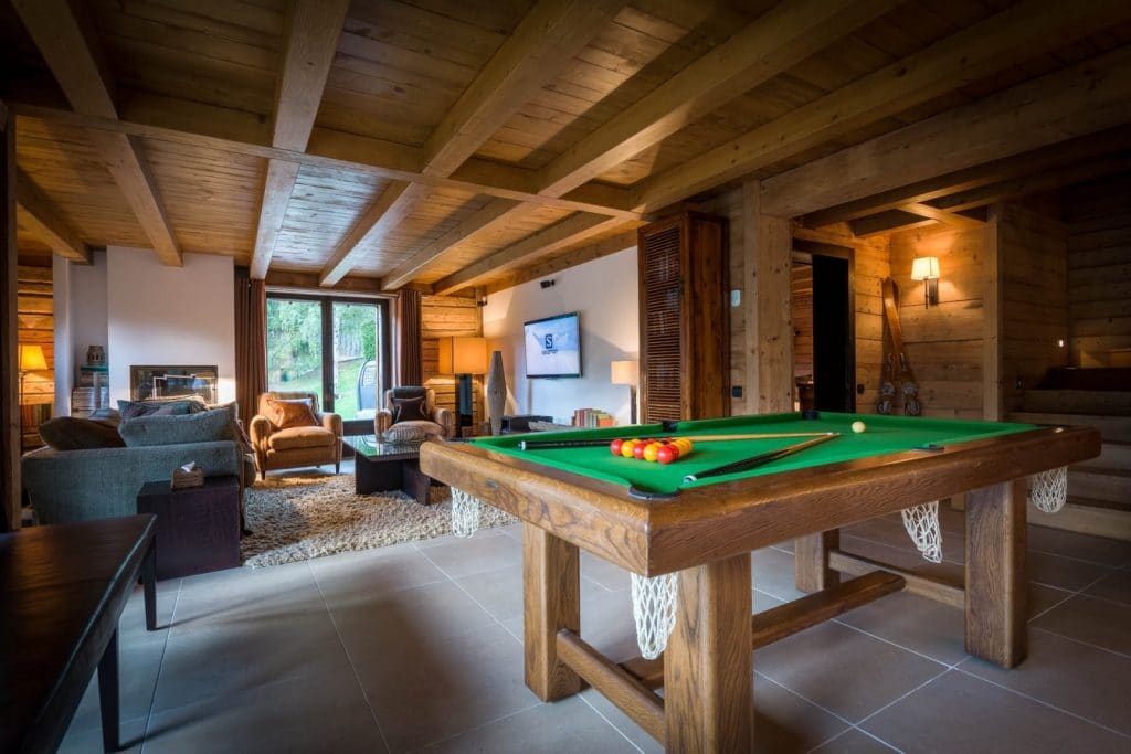 Chalet individuel avec jacuzzi extérieur, sauna, piscine extérieure privée chauffée (saison été)  – 6 chambres – 12 voyageurs – 400 m²