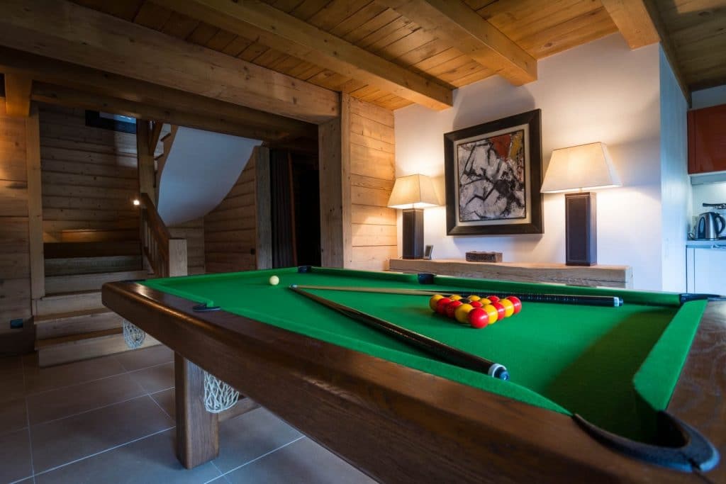 Chalet individuel avec jacuzzi extérieur, sauna, piscine extérieure privée chauffée (saison été)  – 6 chambres – 12 voyageurs – 400 m²