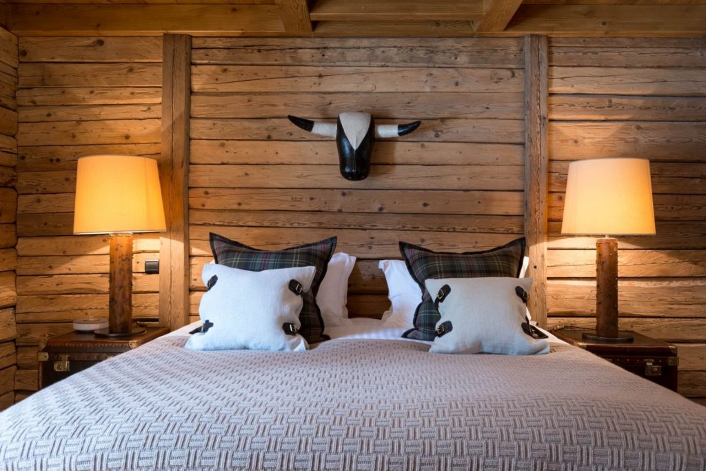 Chalet individuel avec jacuzzi extérieur, sauna, piscine extérieure privée chauffée (saison été)  – 6 chambres – 12 voyageurs – 400 m²