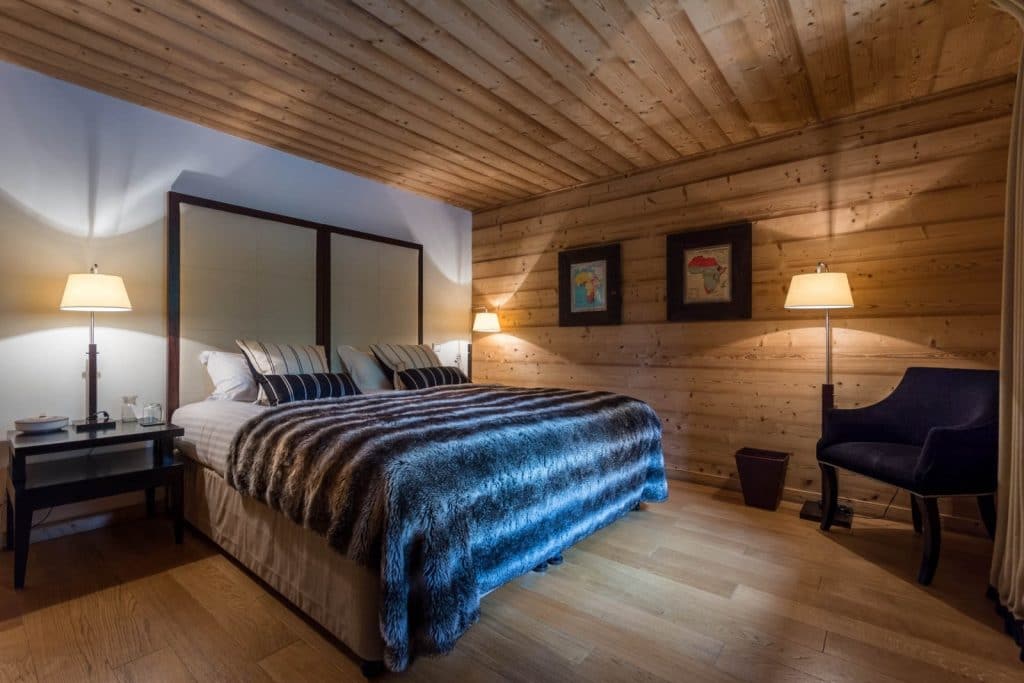 Chalet individuel avec jacuzzi extérieur, sauna, piscine extérieure privée chauffée (saison été)  – 6 chambres – 12 voyageurs – 400 m²